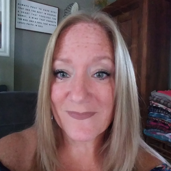 Meet your Posher, Deana - Picture 1 of 1